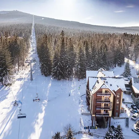 Lola 17 שצ'קלארסקה פוראובה