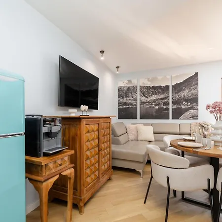 Lola 17 Apartment