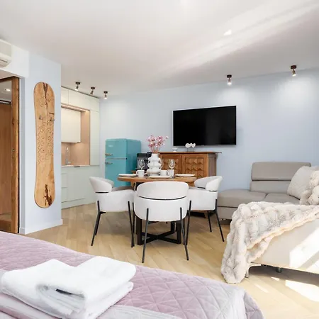 Apartament Lola 17 *