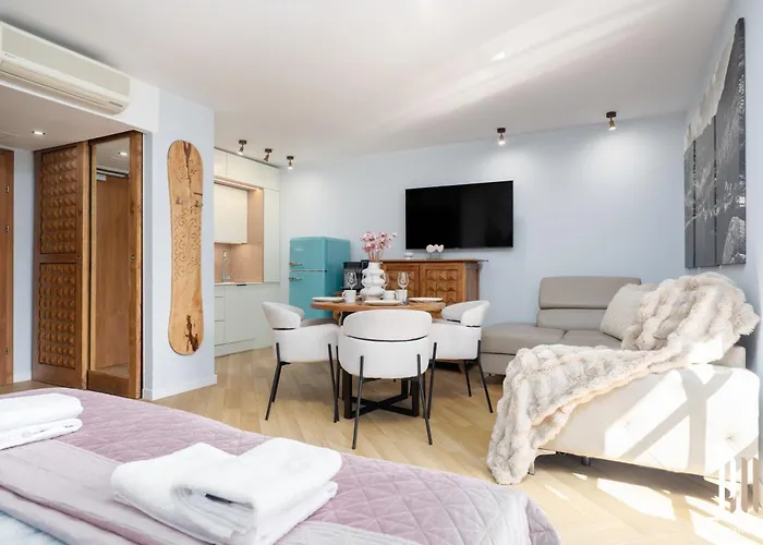 Apartament Lola 17 *